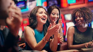 Meja permainan live casino dengan dealer profesional